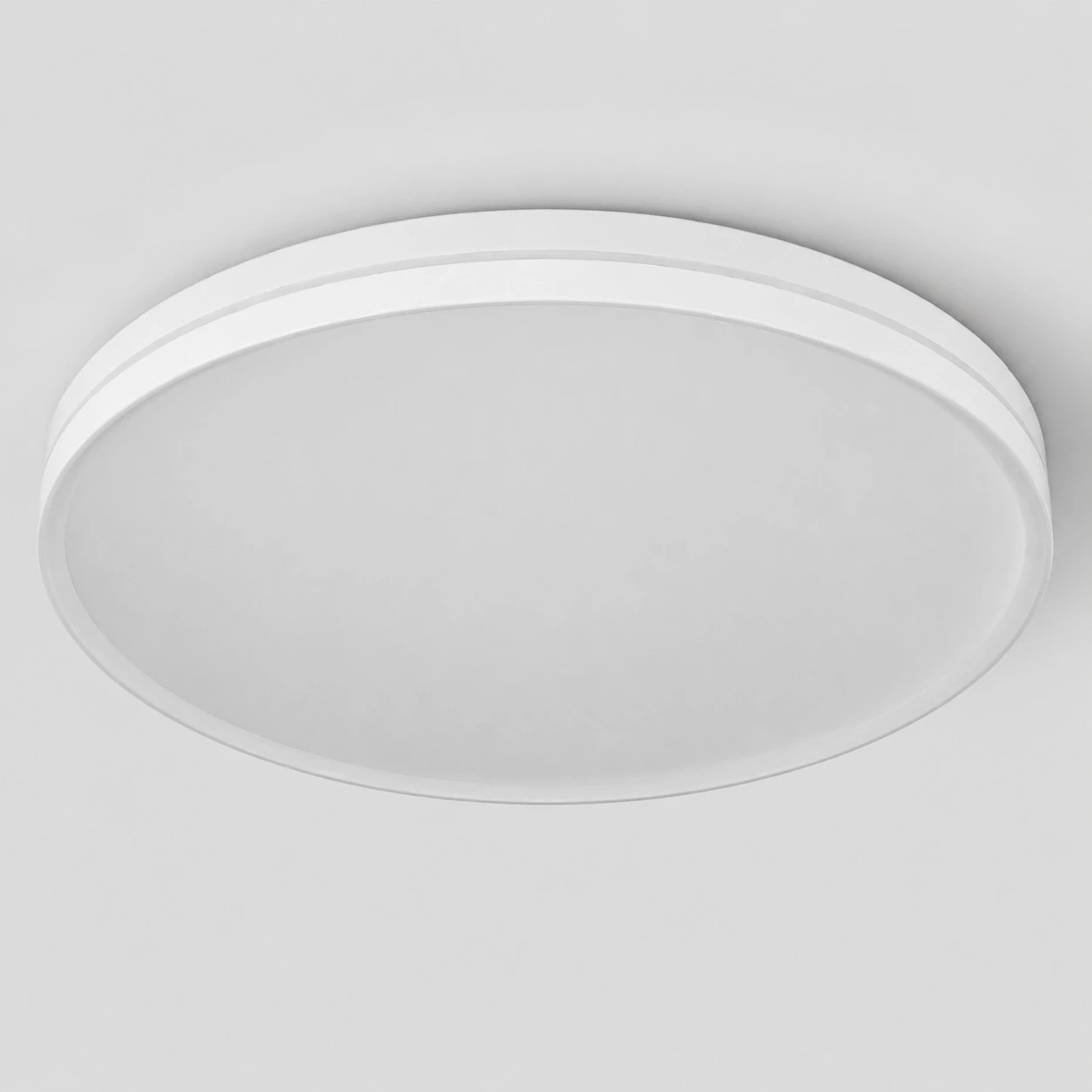 Close view of the smooth round acrylic diffuser