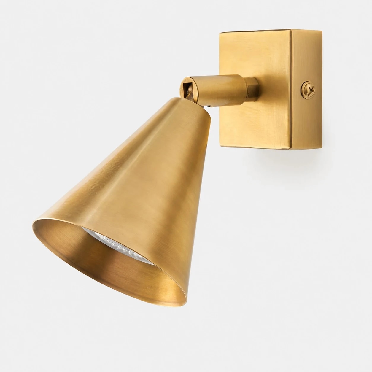 Single-head brass adjustable cone wall lamp on square backplate