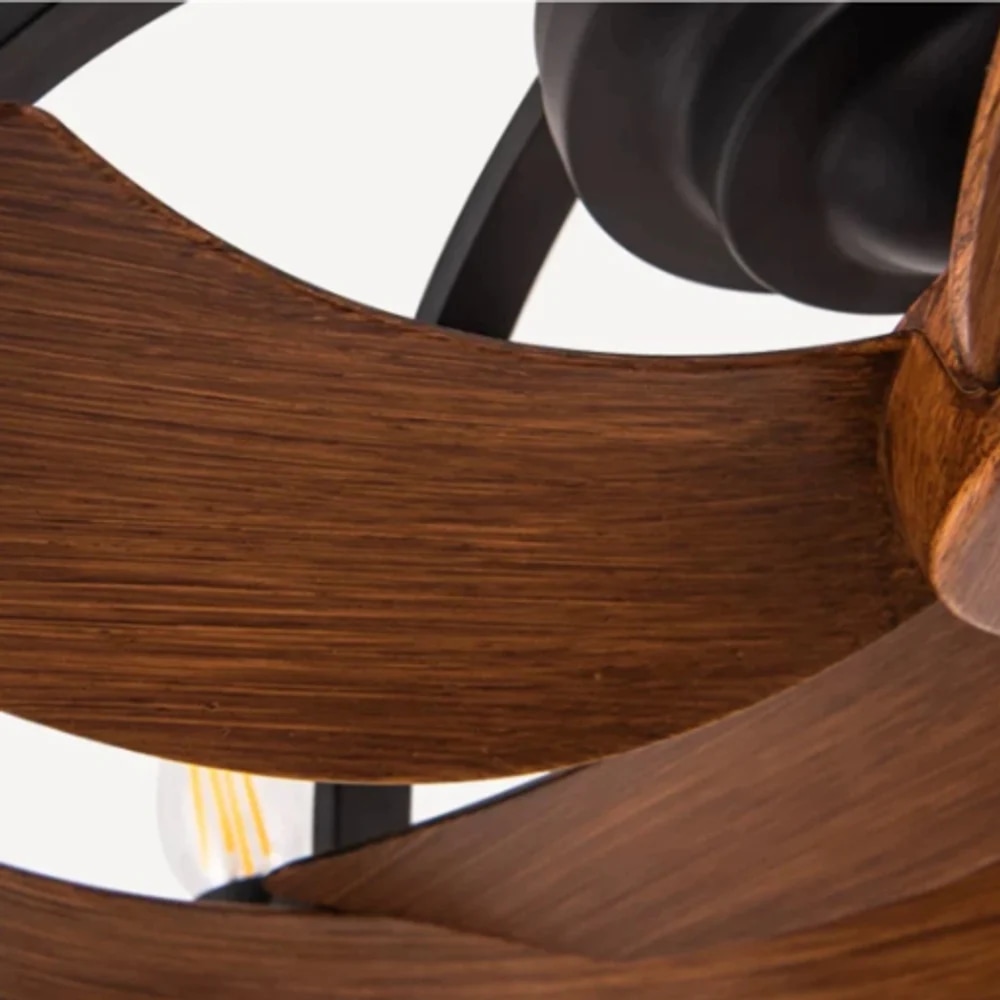 detail wood grain blade
