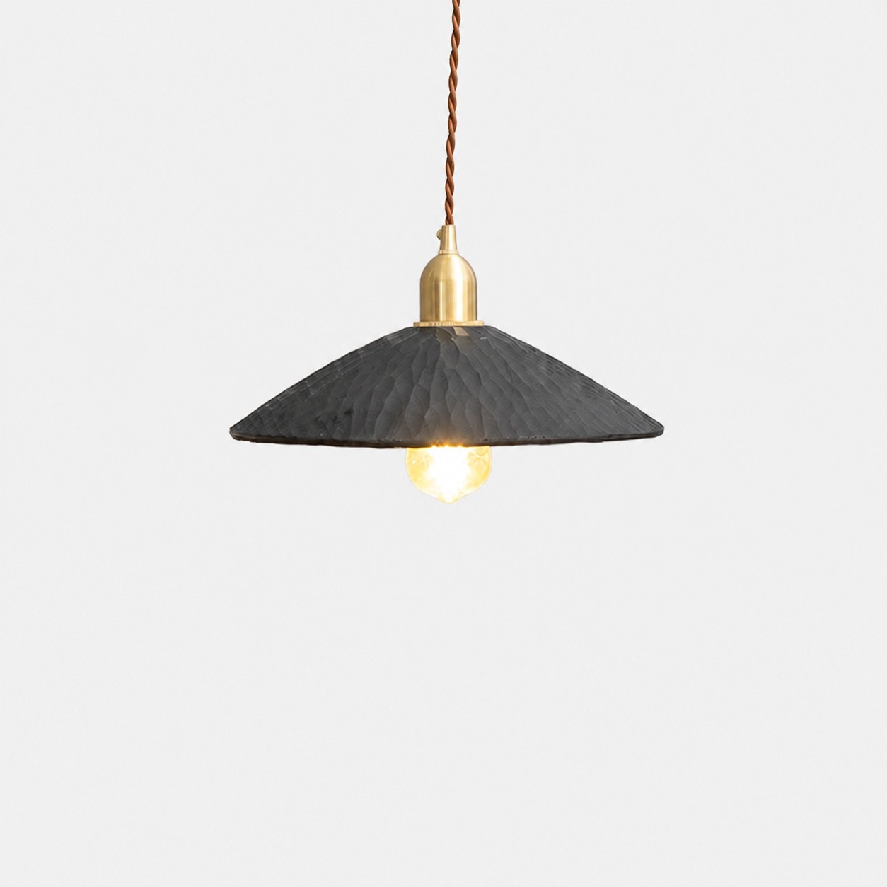 黑色