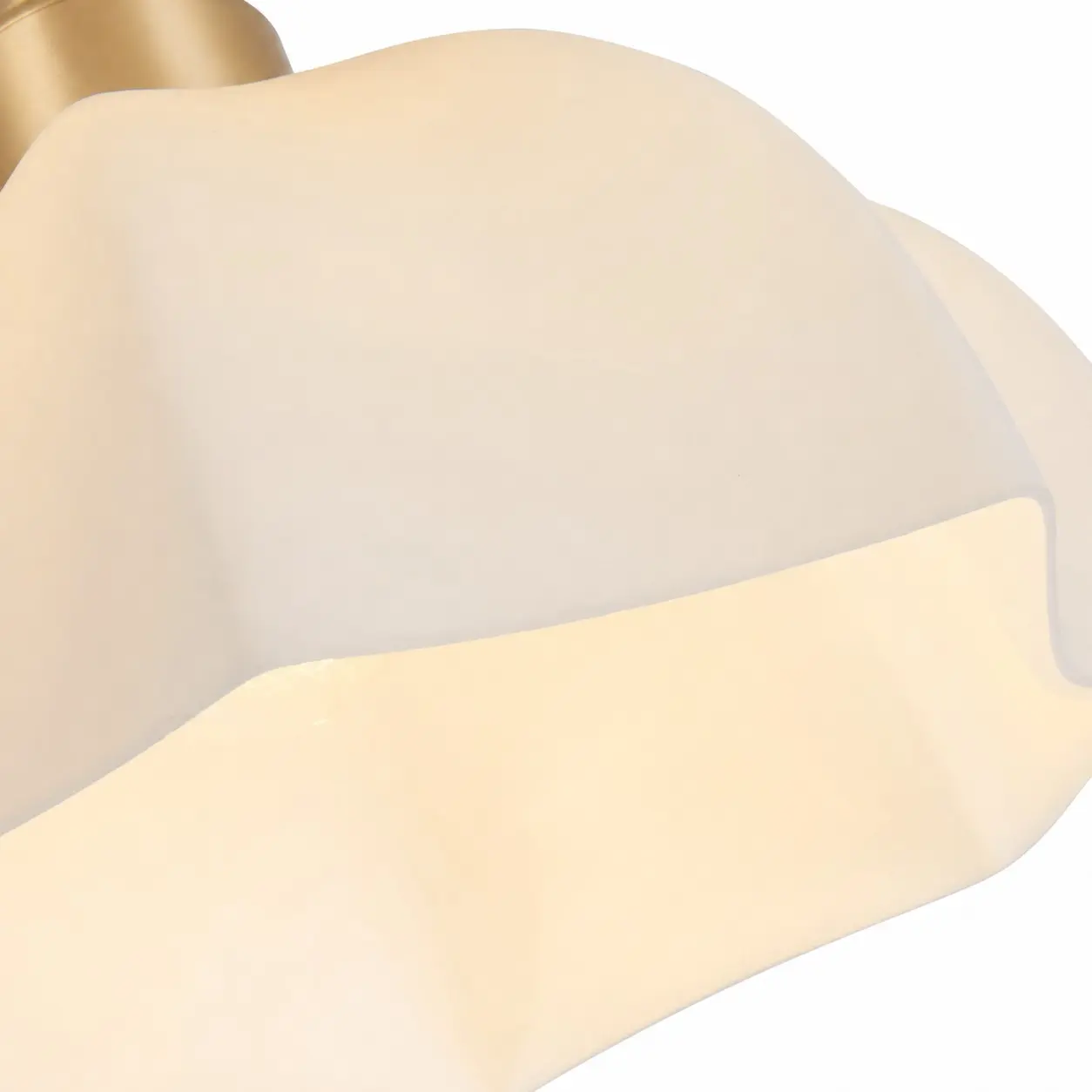 Milk glass edge detail