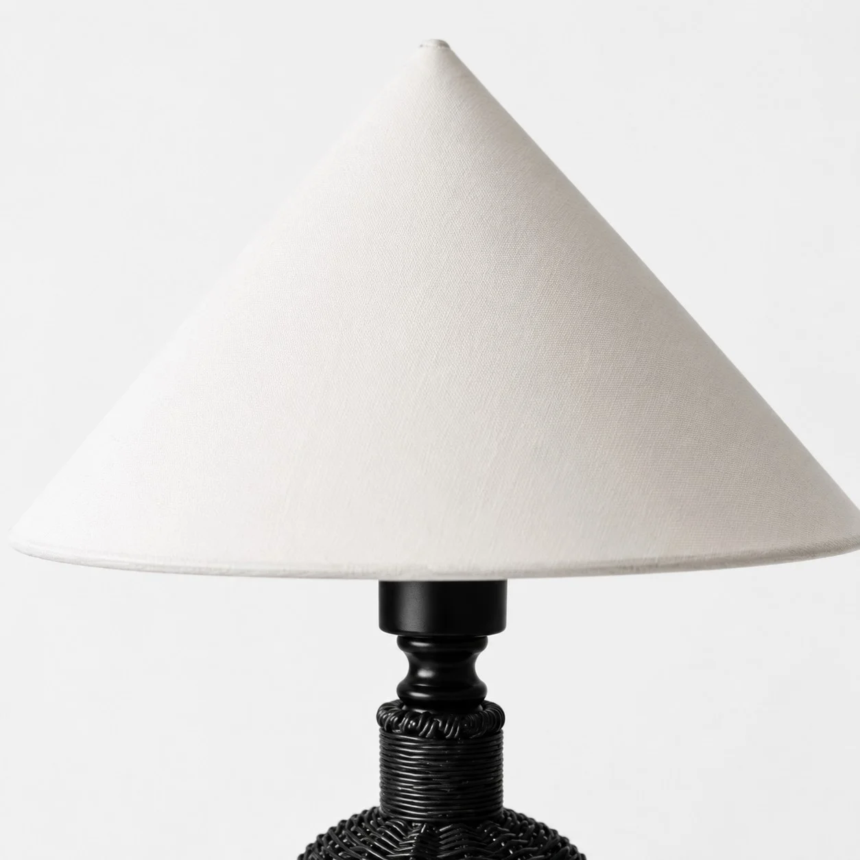 Button switch table lamp detail