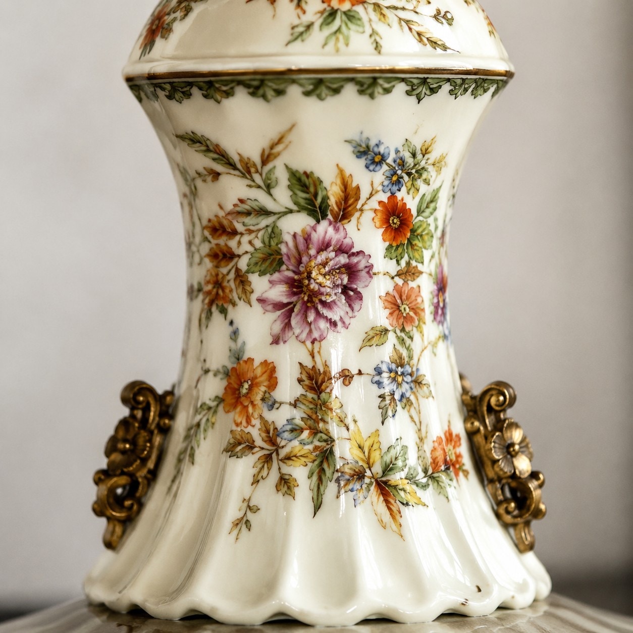Painted floral ceramic lamp body detail